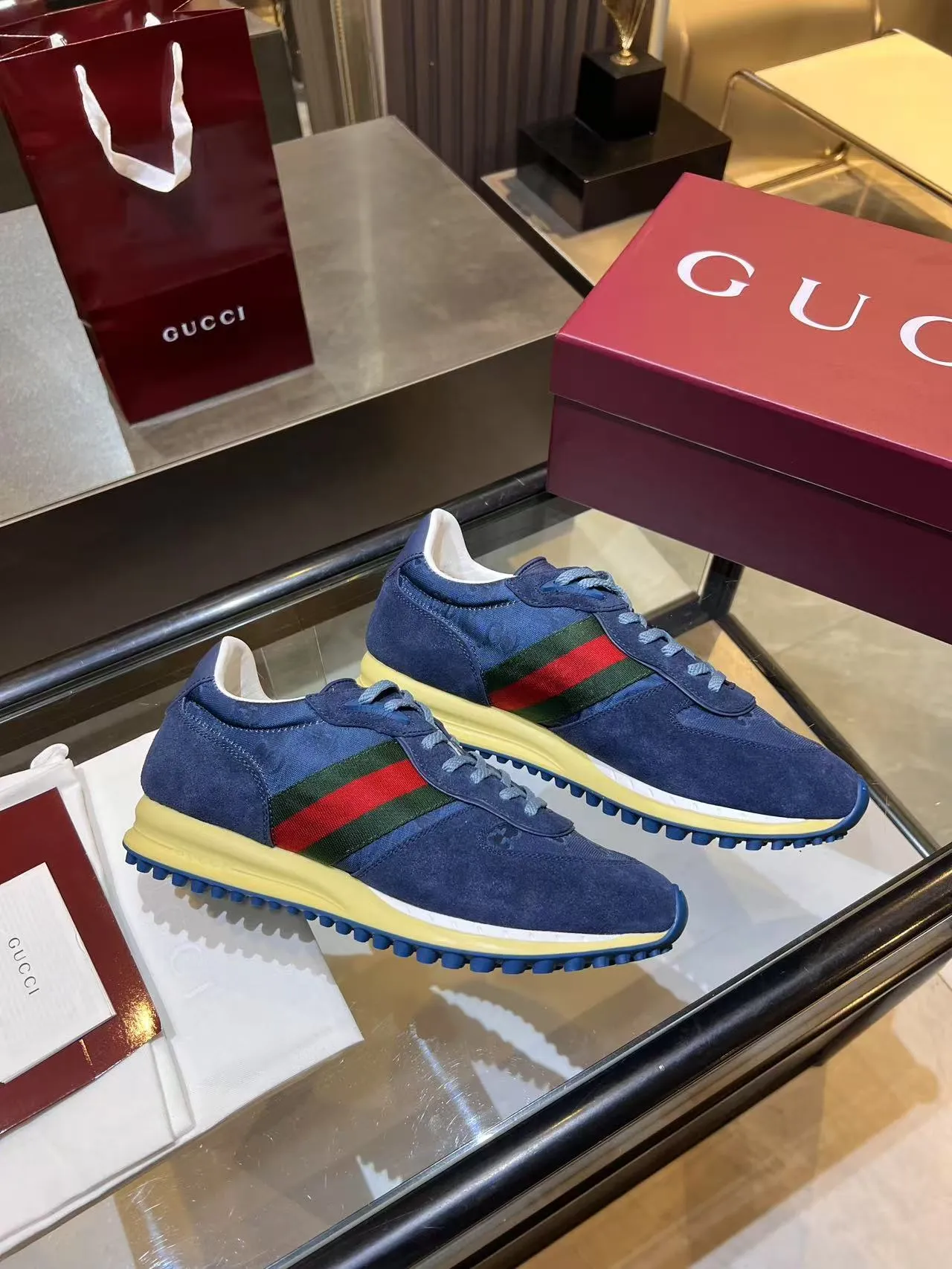 [G Home] P: 660💰 Men's Size: 40-44 (45 customized) Gucci Gucci Top version Latest catwalk style Re-Motion series Thick-soled casual sneakers Original purchase development and production This sneaker has a detachable and adjustable ankle strap, adding a dynamic item to the 2025 spring and summer series. The light and flexible outsole has been specially treated and is filled with a strong retro style. Exquisitely packaged at the delivery counter🛍📦 ▪️Fabric: Original customized imported first-layer cowhide ▪️Inner lining: Original customized breathable mesh ▪️Sole: Original molded TPU material ▪️Sole thickness: 3.5CM